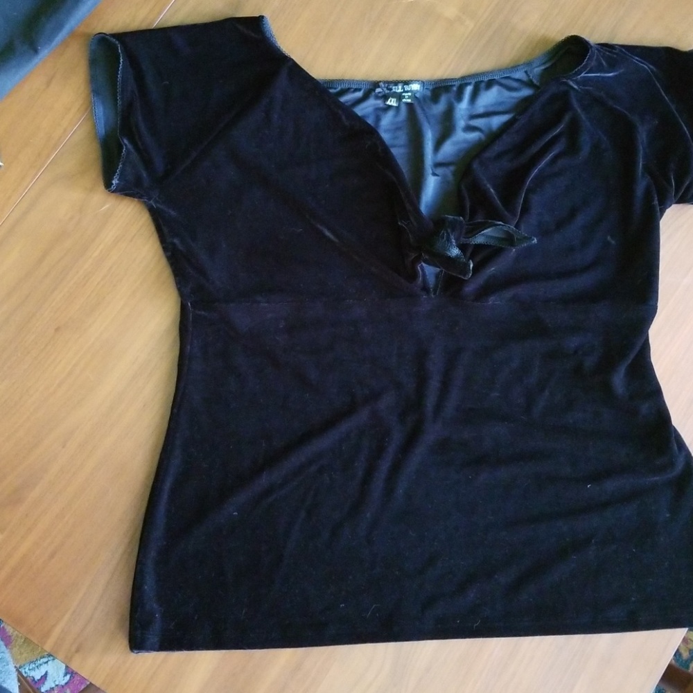 Hell Bunny Black velvet top